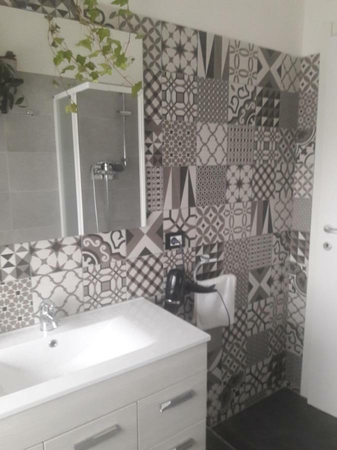 Bed and Breakfast Le Stanze Di Adele LʼAquila Exterior foto